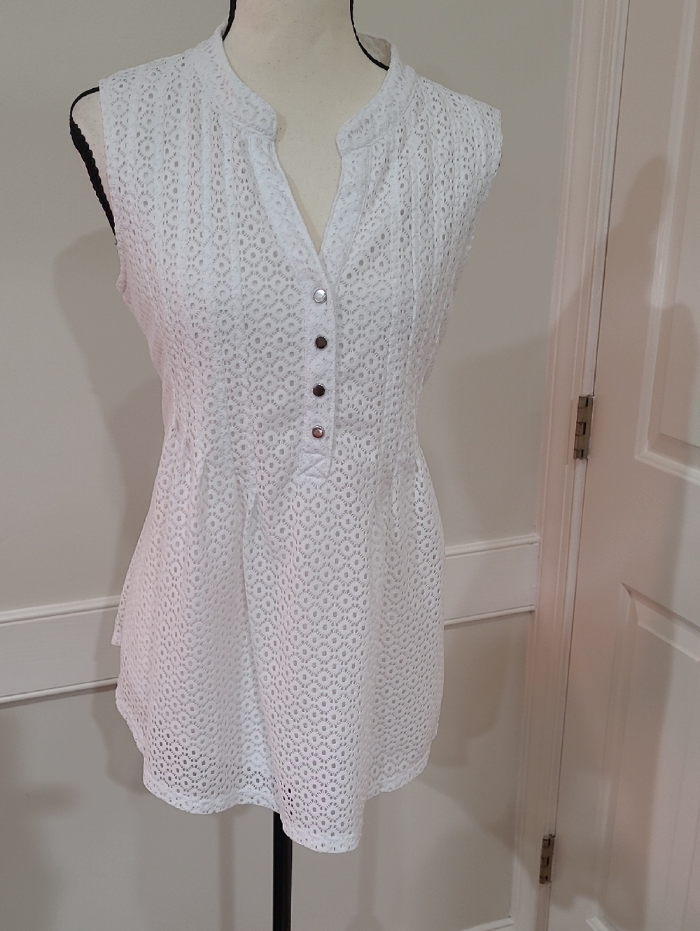 Westport White Eyelet Sleeveless Tunic with Button Placket - Size L